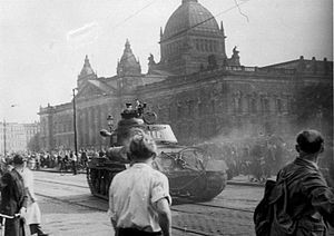 300px-Bundesarchiv_Bild_175-14676,_Leipzig,_Reichsgericht,_russischer_Panzer